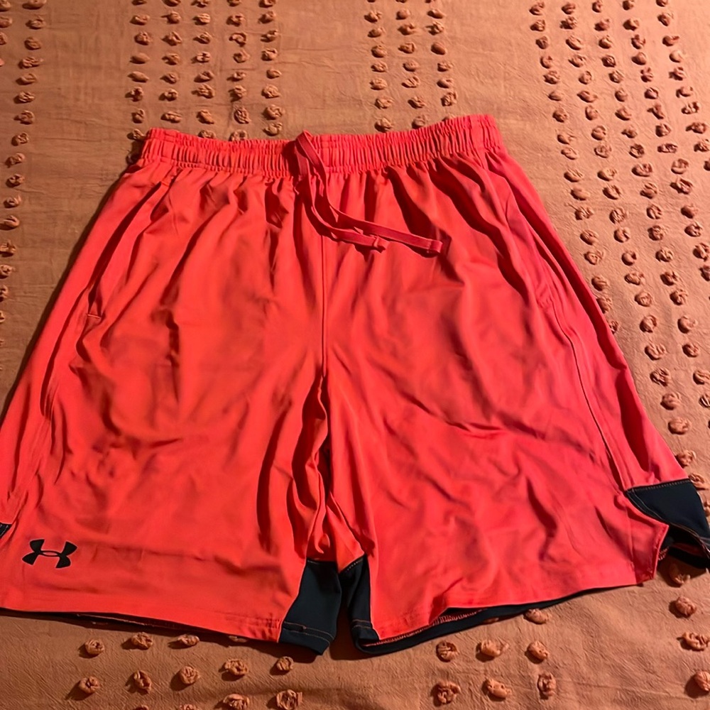 Men’s Under Armour shorts - size L